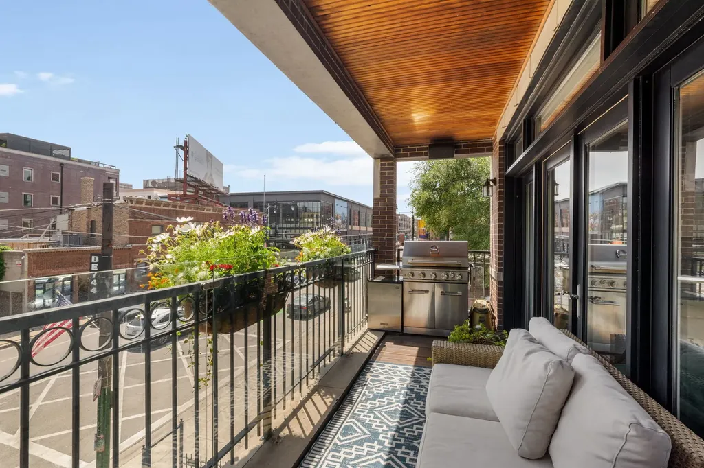 744 West Belmont Avenue Chicago IL 60657