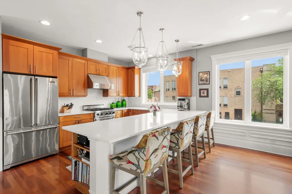 744 West Belmont Avenue Chicago IL 60657