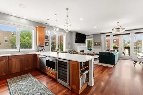 744 West Belmont Avenue Chicago IL 60657