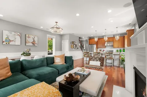 744 West Belmont Avenue Chicago IL 60657