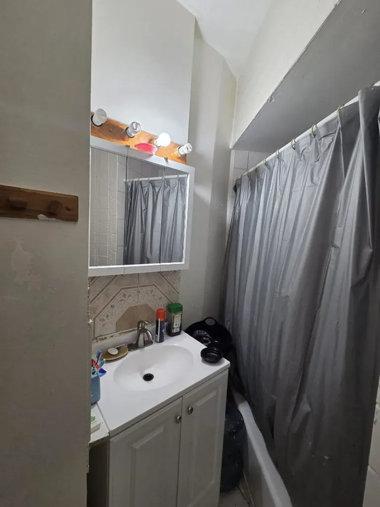 7547 North Rogers Avenue Chicago IL 60626