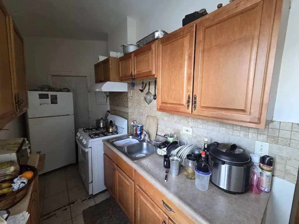 7547 North Rogers Avenue Chicago IL 60626