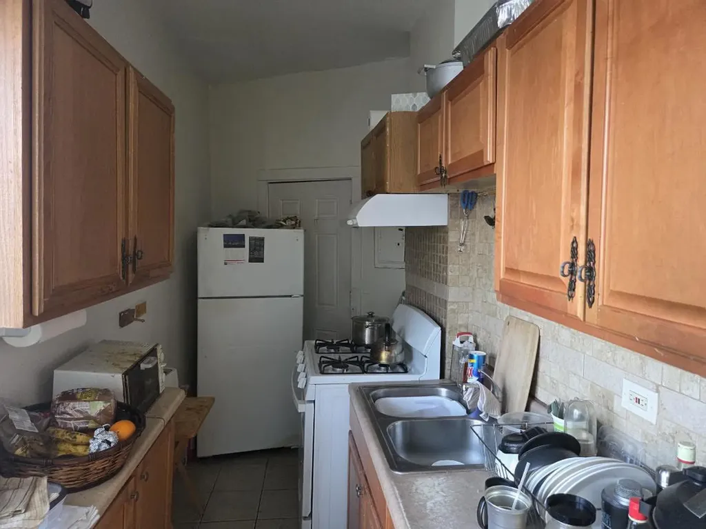 7547 North Rogers Avenue Chicago IL 60626