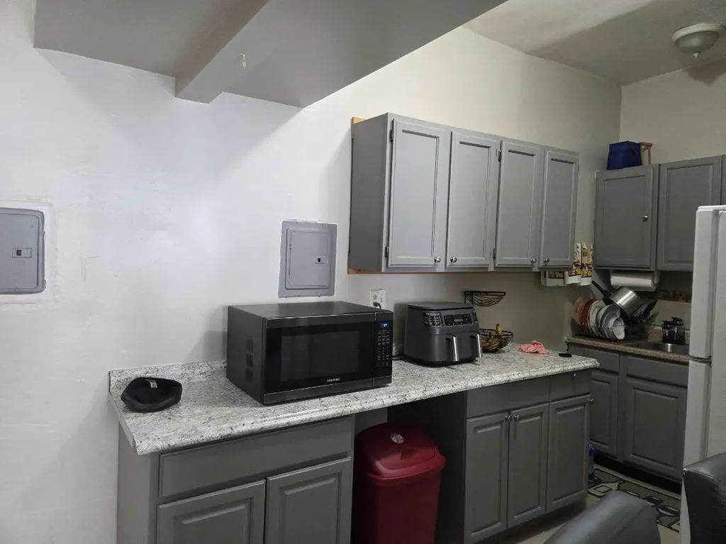 7547 North Rogers Avenue Chicago IL 60626