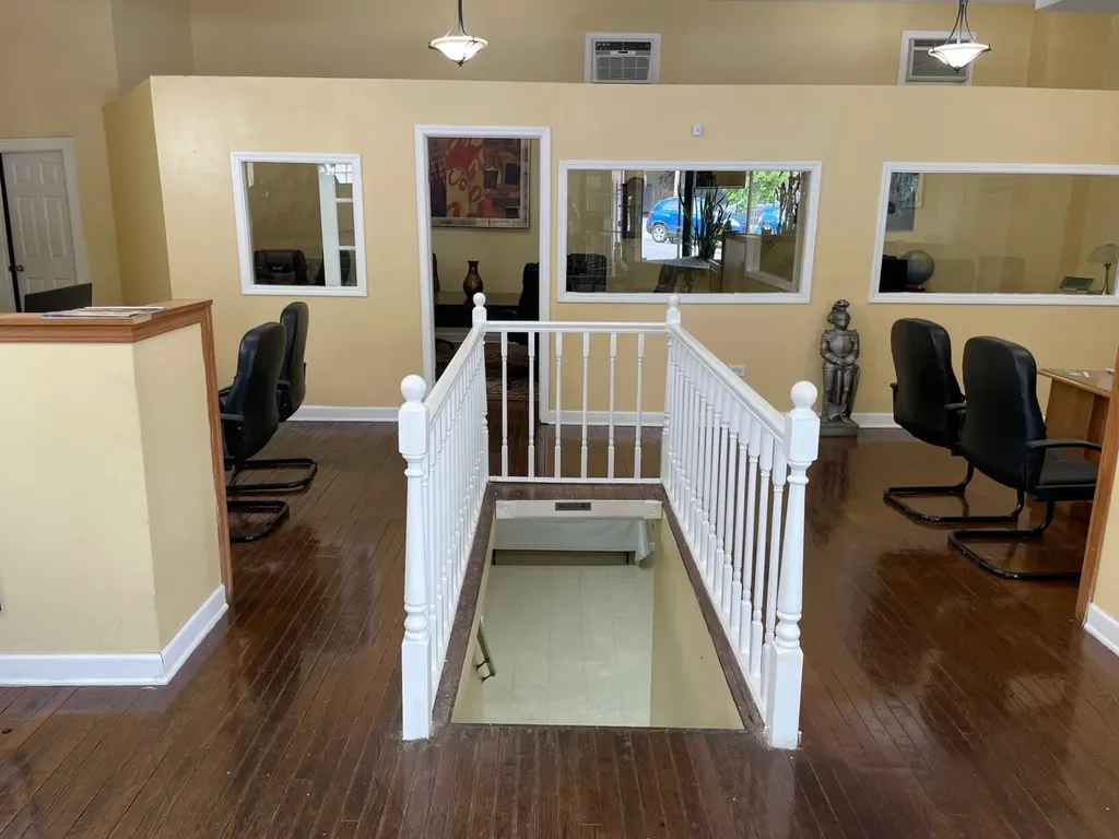 7547 North Rogers Avenue Chicago IL 60626
