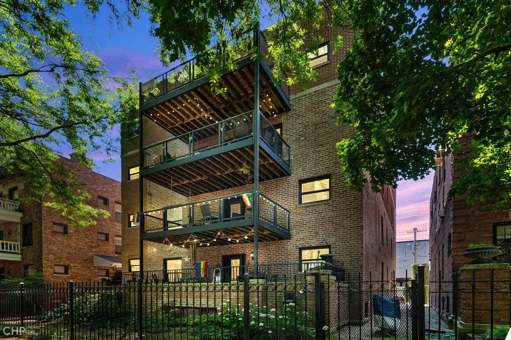 917 West Agatite Avenue Chicago IL 60640