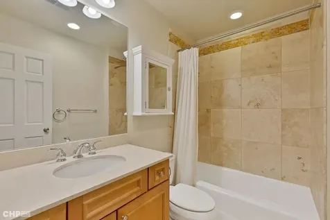 917 West Agatite Avenue Chicago IL 60640