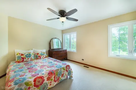 10410 Saddlebred Trail Woodstock IL 60098
