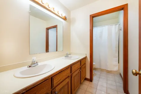 10410 Saddlebred Trail Woodstock IL 60098