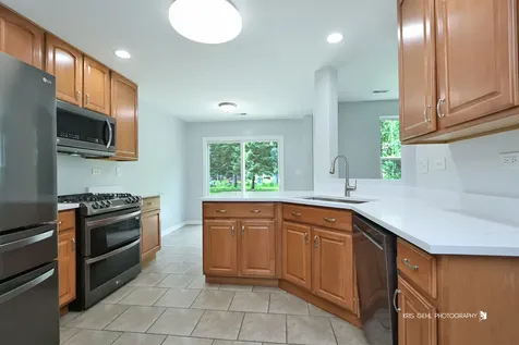 796 Pointe Drive Crystal Lake IL 60014