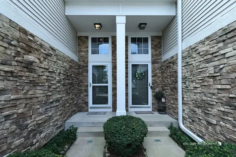 796 Pointe Drive Crystal Lake IL 60014