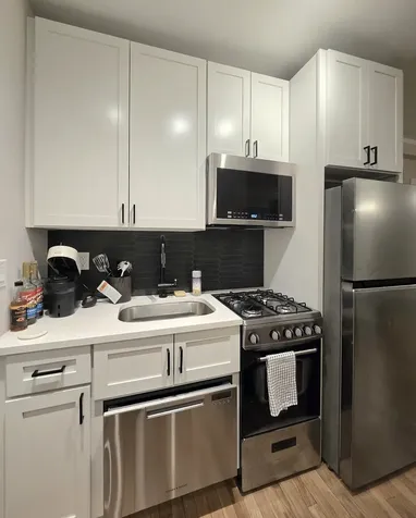 2740 North Hampden Court Chicago IL 60614