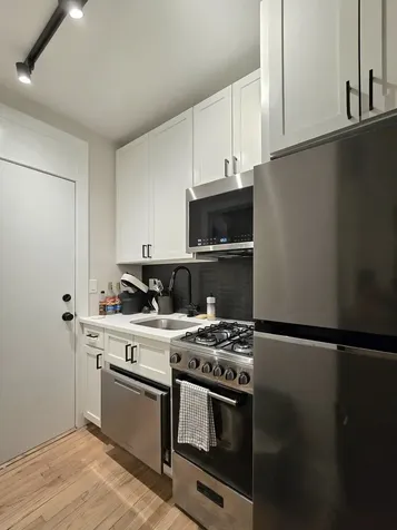 2740 North Hampden Court Chicago IL 60614