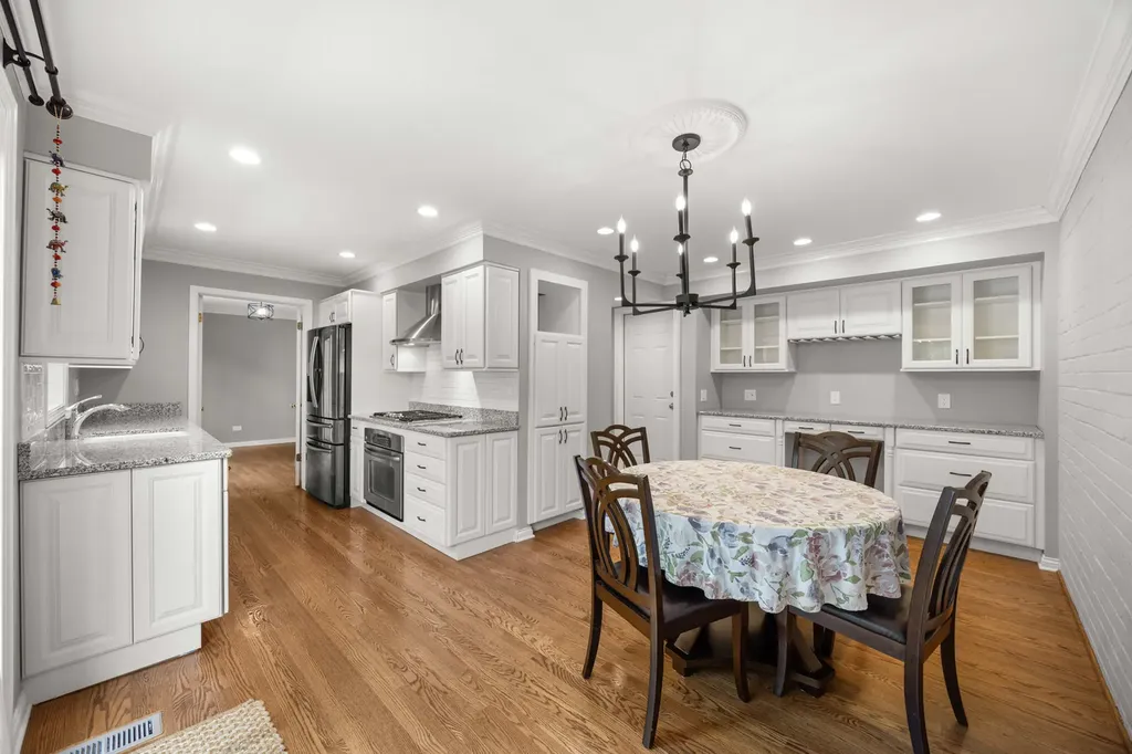 19W010 Avenue Normandy East Avenue Oak Brook IL 60523