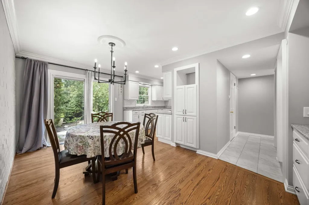 19W010 Avenue Normandy East Avenue Oak Brook IL 60523