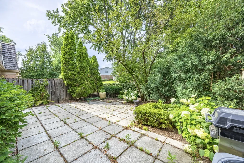 19W010 Avenue Normandy East Avenue Oak Brook IL 60523