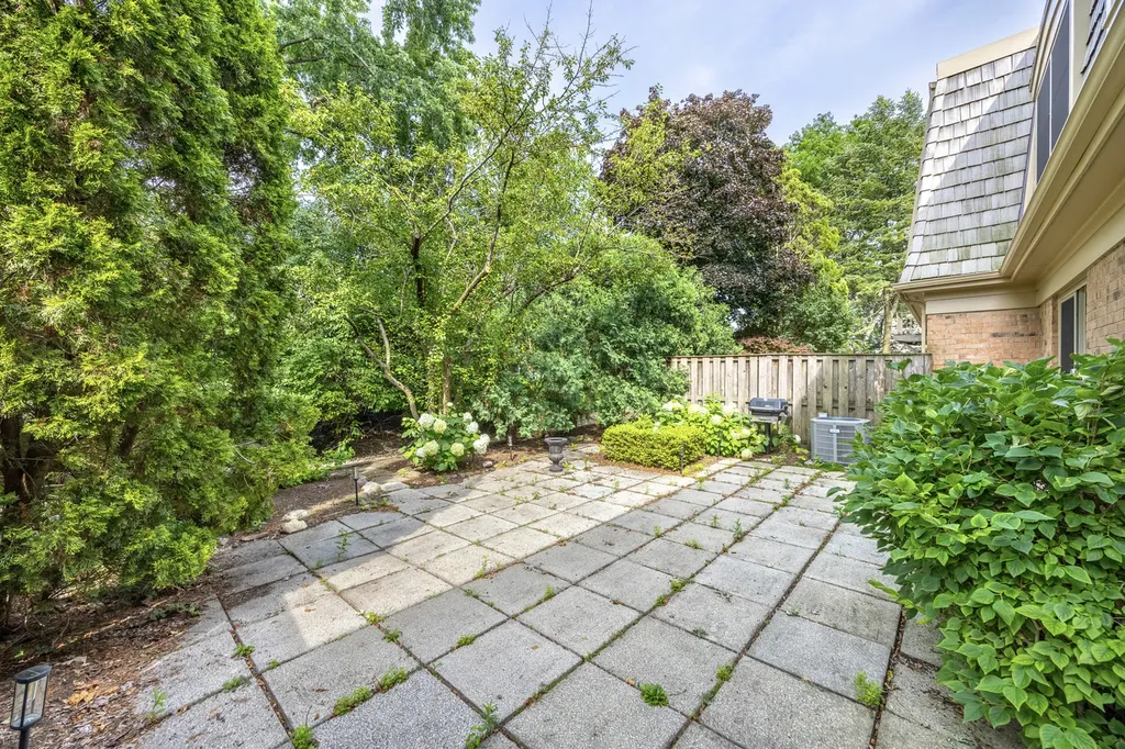 19W010 Avenue Normandy East Avenue Oak Brook IL 60523