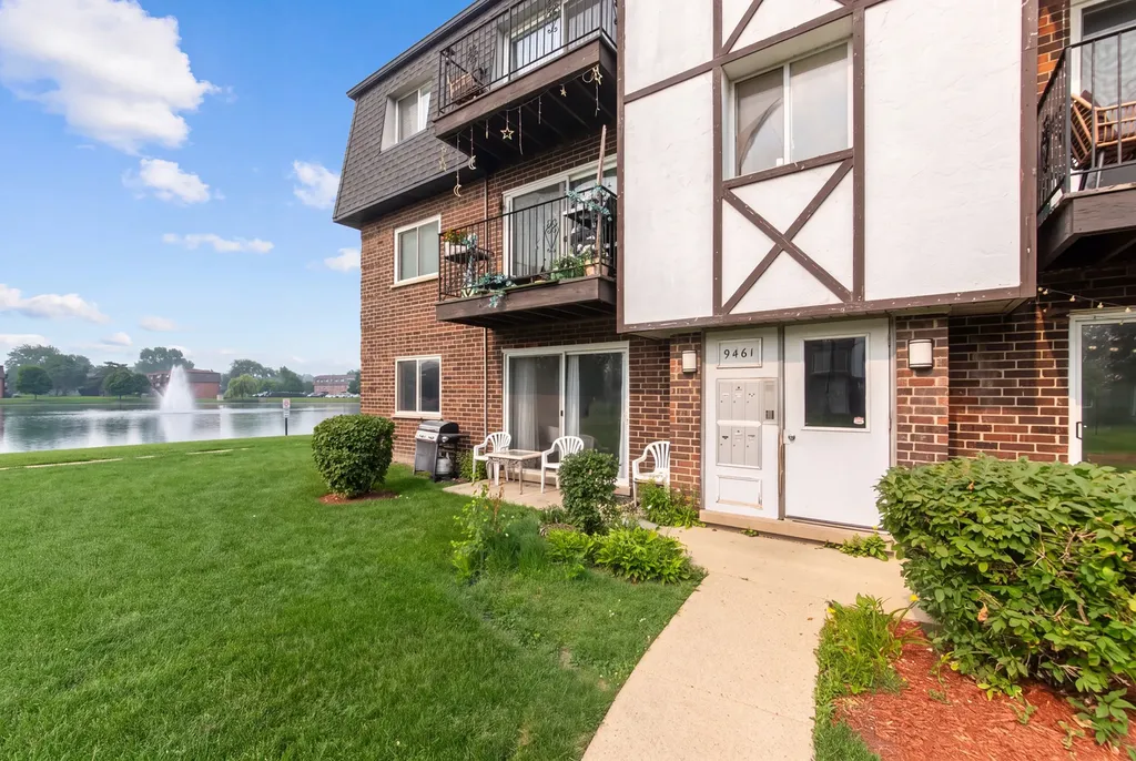 9461 Bay Colony Drive Des Plaines IL 60016