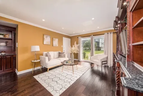 9461 Bay Colony Drive Des Plaines IL 60016