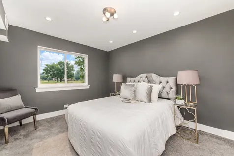 9461 Bay Colony Drive Des Plaines IL 60016