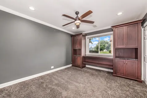 9461 Bay Colony Drive Des Plaines IL 60016