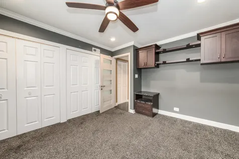 9461 Bay Colony Drive Des Plaines IL 60016