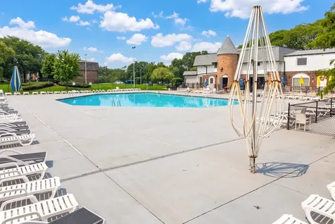 9461 Bay Colony Drive Des Plaines IL 60016