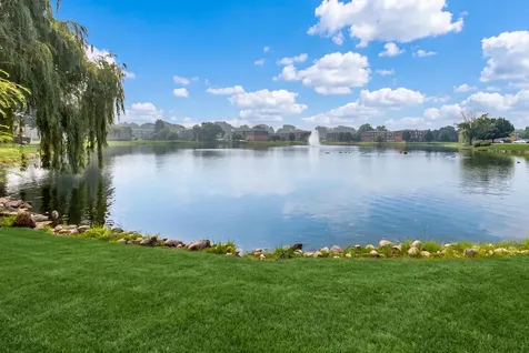 9461 Bay Colony Drive Des Plaines IL 60016