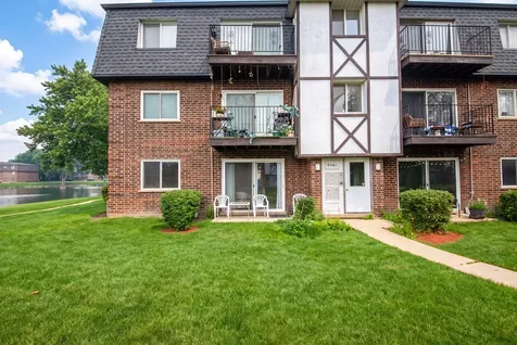 9461 Bay Colony Drive Des Plaines IL 60016