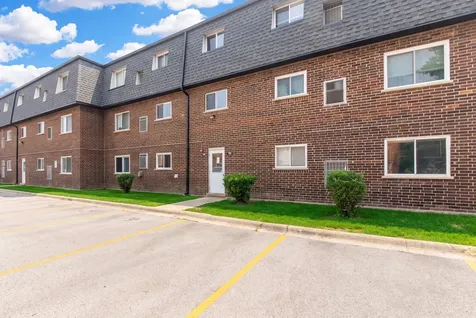 9461 Bay Colony Drive Des Plaines IL 60016