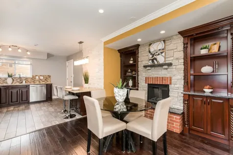 9461 Bay Colony Drive Des Plaines IL 60016