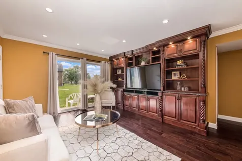 9461 Bay Colony Drive Des Plaines IL 60016
