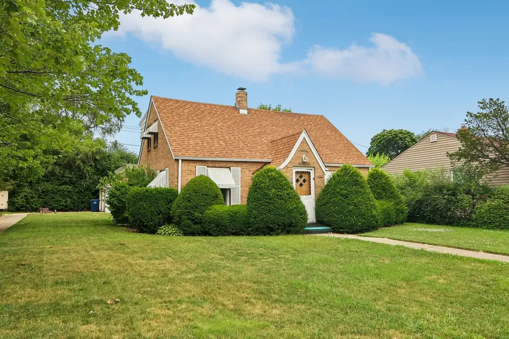 2218 Pearsall Parkway Waukegan IL 60085