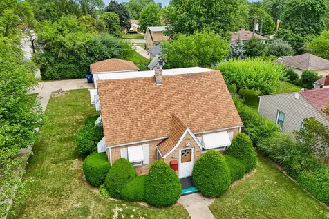 2218 Pearsall Parkway Waukegan IL 60085