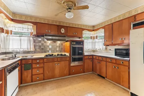 2218 Pearsall Parkway Waukegan IL 60085