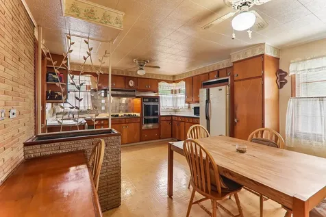 2218 Pearsall Parkway Waukegan IL 60085