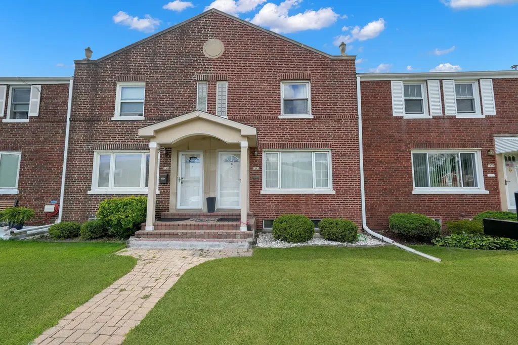 7221 West Summerdale Avenue Chicago IL 60656