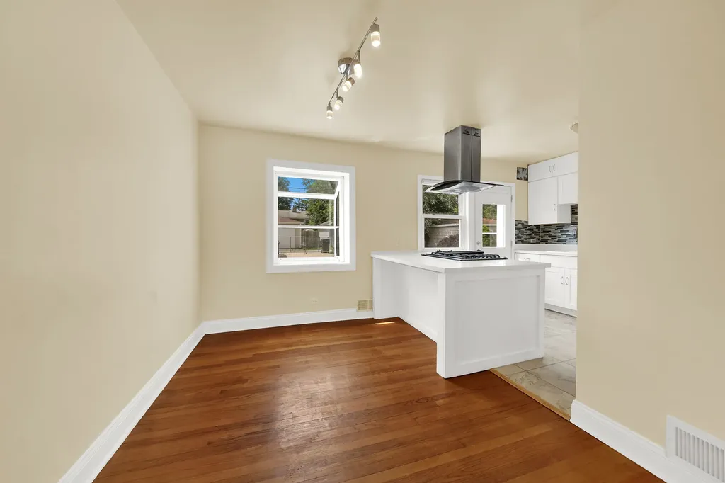 7221 West Summerdale Avenue Chicago IL 60656