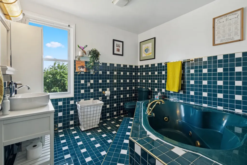 1946 West Summerdale Avenue Chicago IL 60640