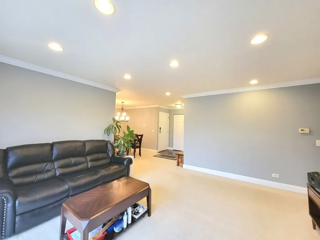 351 Newgate Court Schaumburg IL 60193