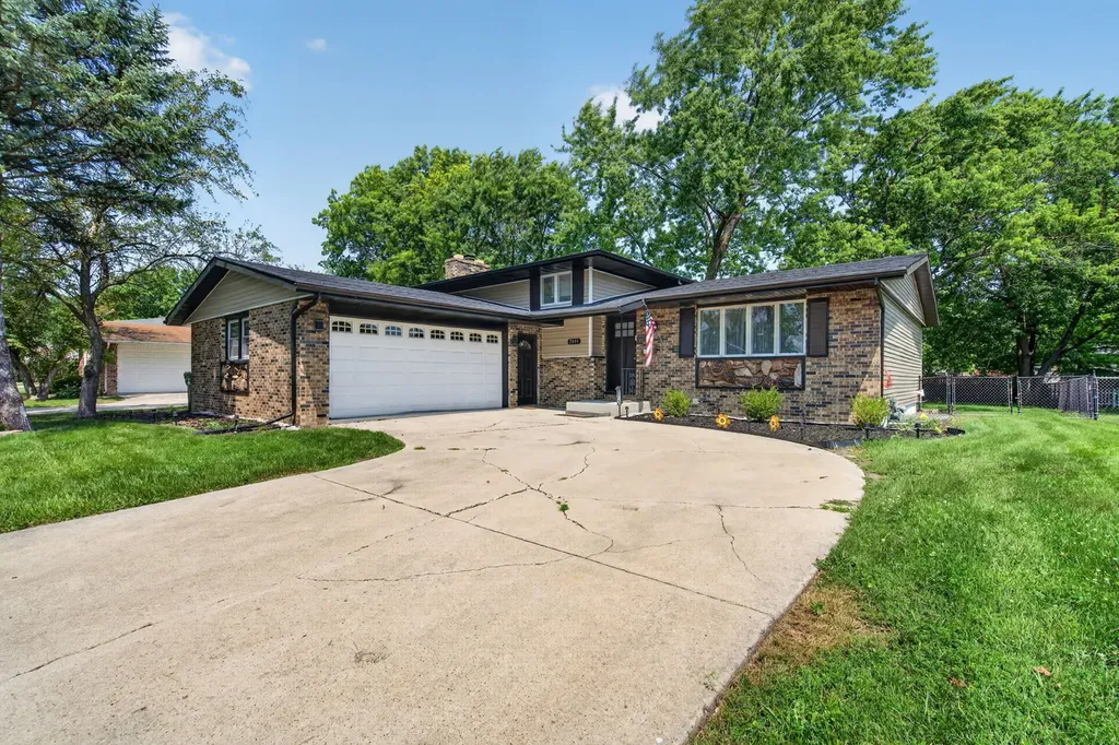 2844 193RD Street Lansing IL 60438