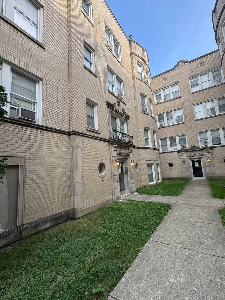 2751 West Arthur Avenue Chicago IL 60645