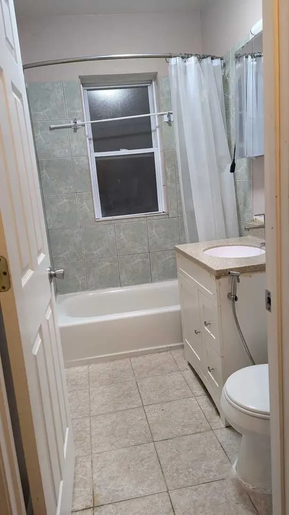 2751 West Arthur Avenue Chicago IL 60645
