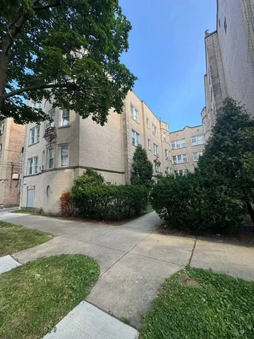 2751 West Arthur Avenue Chicago IL 60645