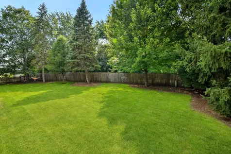 934 Lewis Place Geneva IL 60134