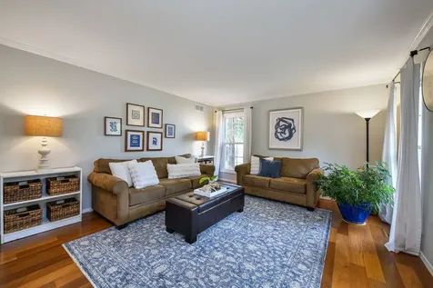 934 Lewis Place Geneva IL 60134