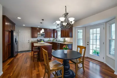934 Lewis Place Geneva IL 60134