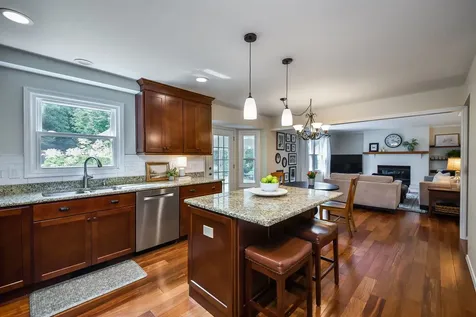 934 Lewis Place Geneva IL 60134