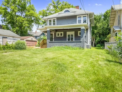 443 North Hinkley Avenue Rockford IL 61101