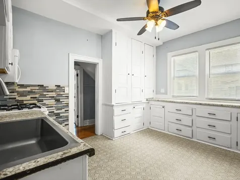443 North Hinkley Avenue Rockford IL 61101